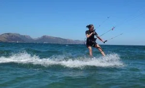kitesurfen kurs mit kitesurfing lessons auf Mallorca
