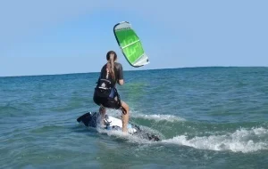 deutsche madchen lernen kitesurfen auf Malorca