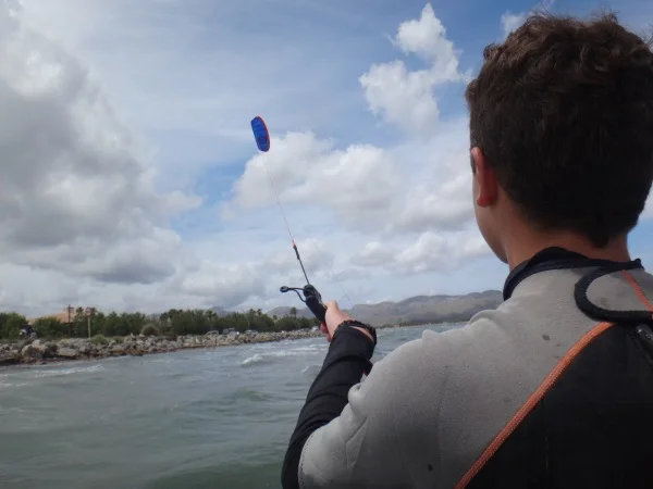1 kitesurfen-schule-Luxembourg-auf-Mallorca-Anton kiten-lernen-mit-flysurfer