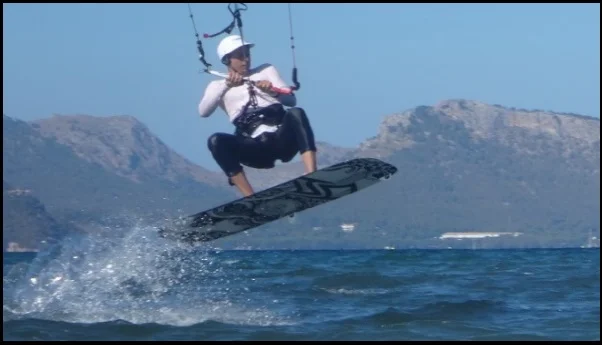1 vuelve a saltar Eze kitesurfing mallorca
