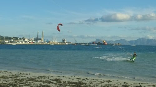 4 vent du sudouest à Majorque apprendre le kitesurf en juillet à Pollensa