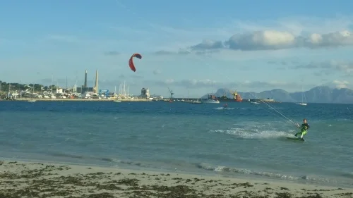 4 vent du sudouest à Majorque apprendre le kitesurf en juillet à Pollensa