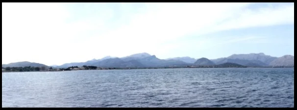 Vorbereitung auf den Wind, um Wasserstart auf Mallorca zu lernen
