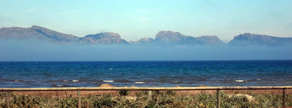 1 kitesurfing mallorca com La curiosité est le nuage bas presque de fumée