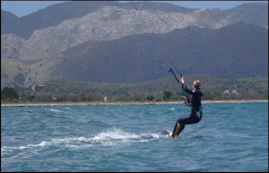 11 pasando por delante de nuestro kitespot caroline kiting en Mallorca