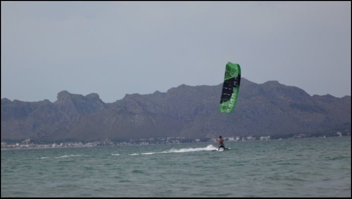 En el caso de esta entrada a nuestro kite blog curso de kite en mallorca en Agosto