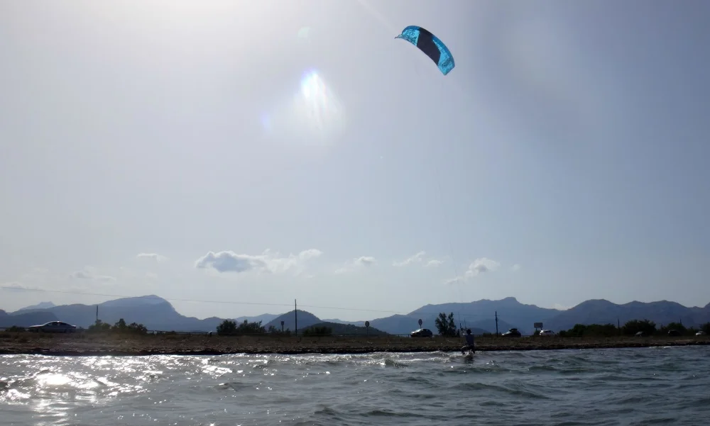 5 June kitesurfing lessons mallorca Oriol on his 3 hours kite course