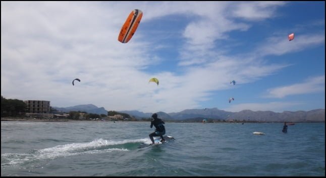 Kite-Unterricht und ab 0 startete Niels ihre ersten Kitesurf