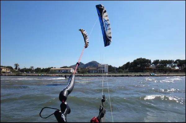 kites type Flysurfer, spécialistes du vent léger kitesurfing mallorca com