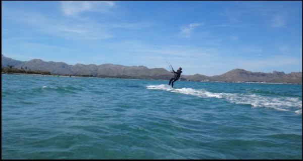 kitesurfing mallorca curso en Junio se corregían unos a otros casi constantemente