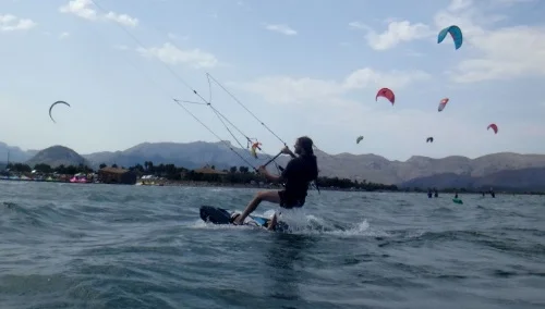 3 se levanta en la tabla navegando en Pollensa