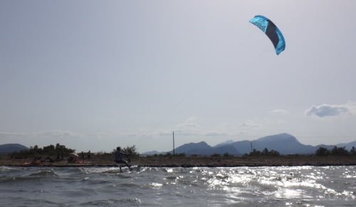 4 kitesurfing near the beach Mallorca Alcudia