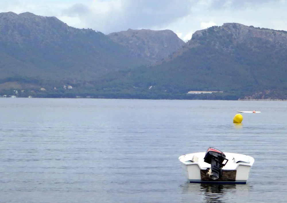 6-el-hotel-Formentor-en-la-distancia-kitesurfen-Mallorca-desde-Es-Barcares-2016