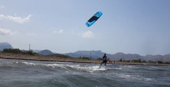 8 Sa Marina kitesurfen anfängerin nicht zu verlieren und die minimale Brise