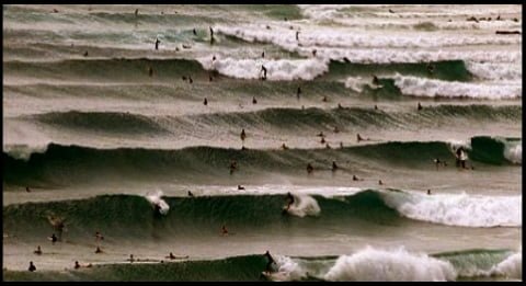 9 Siempre que caigas en una ola, cúbrete la cabeza con los brazos