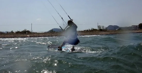 9 schalte Richtung und strecke ihr Vorderbein wieder kitesurfschule Mallorca mit Daphne
