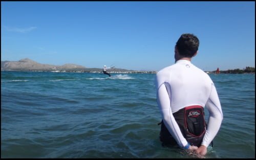 cursets de kitesurf a Majorca clases a todos los niveles kitesurfing mallorca com escuela