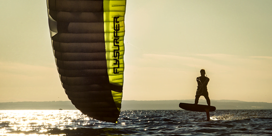 2 aprender kitesurf con kite foils de Flysurfer en Mallorca