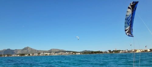 6 apprendre kite a Majorque avec le-dernier-thermique-de-l'année-et-flysurfer-kite-foils