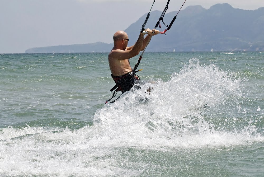 4 despues del amerizaje continua navegando mallorca escuela de kitesurf