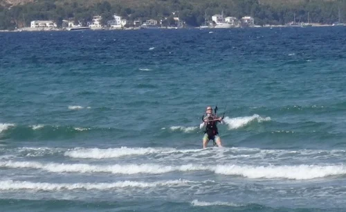 5 tres dias de curso de kitesurf y Steve navega fluentemente