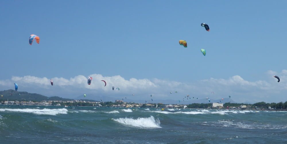 bahia de Pollensa kitesurf en Mallorca en Julio