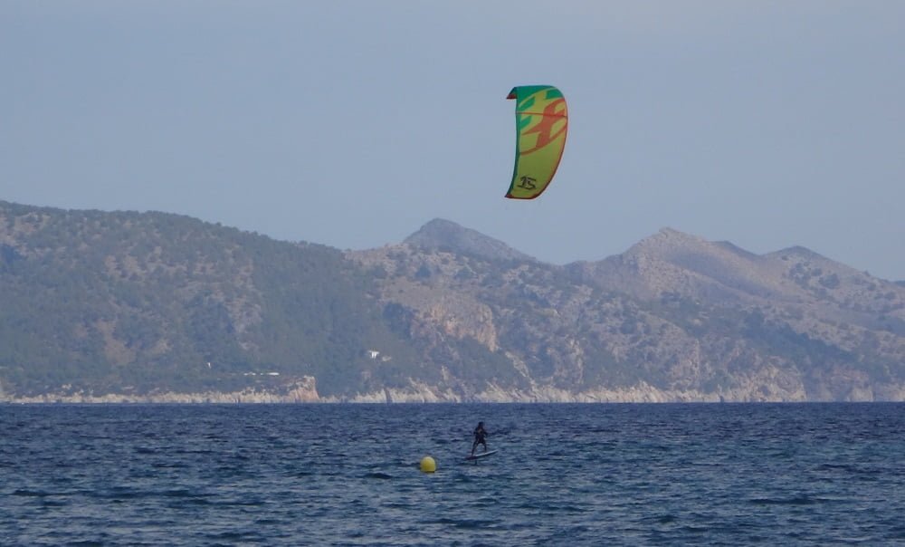 11-buajjj-tiene-que-estar-flipando-kitesurfing en-mallorca-kiteblog