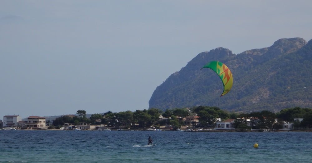 12-esta-volviendo-a-la-orilla-kitesurf en-mallorca-kiteblog